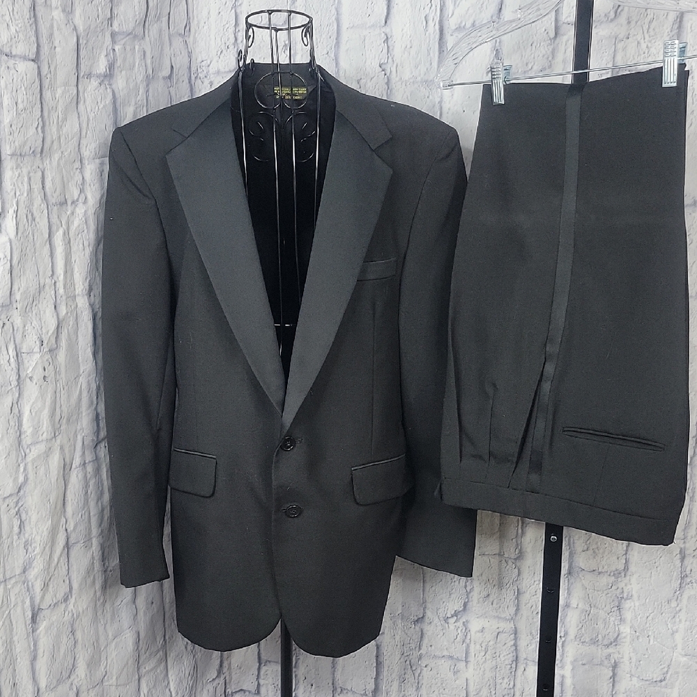 Kilburne and Finch 2 Piece Black‎ Tuxedo Jacket and Pants 40 Inches Chest